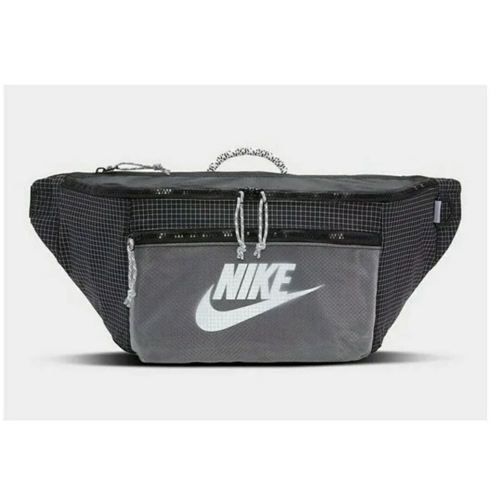 Nike - Picture 3 of 6